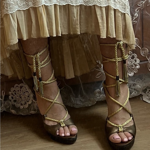 Sz9 Beyoncé’s House of Deréon gold, lace up, platform heels. - Picture 15 of 16